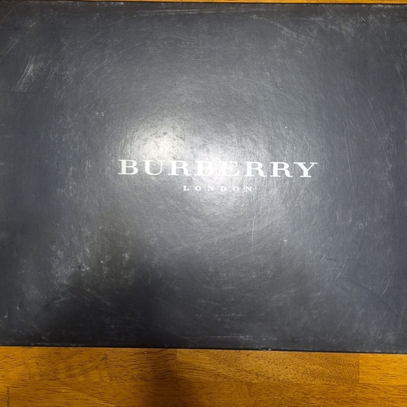 NEW Burberry Towel - Picture 4 of 4
